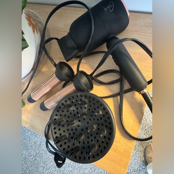 Ion Luxe 4 in 1 AirStyler Hair Dryer & Styler - Picture 5 of 7